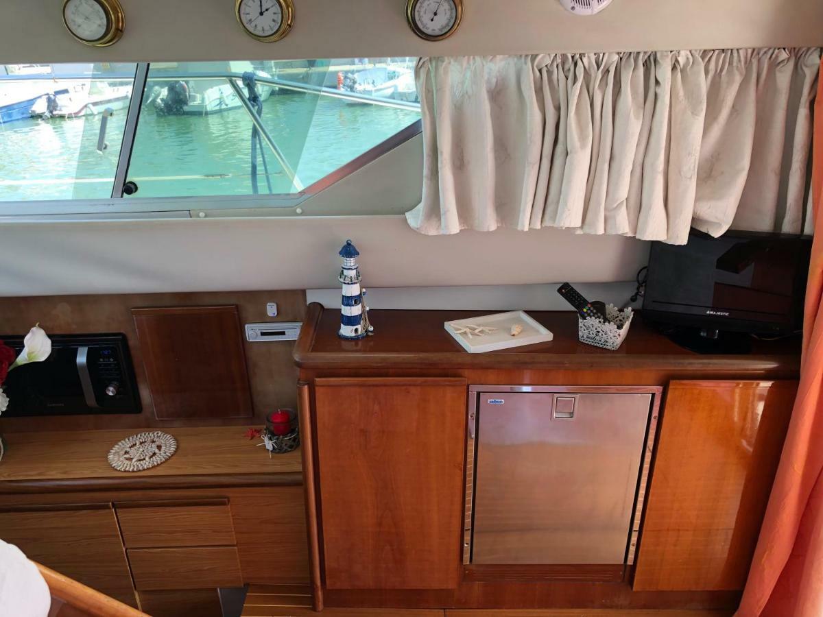Yacht Suite Marina Di Grosseto Bagian luar foto