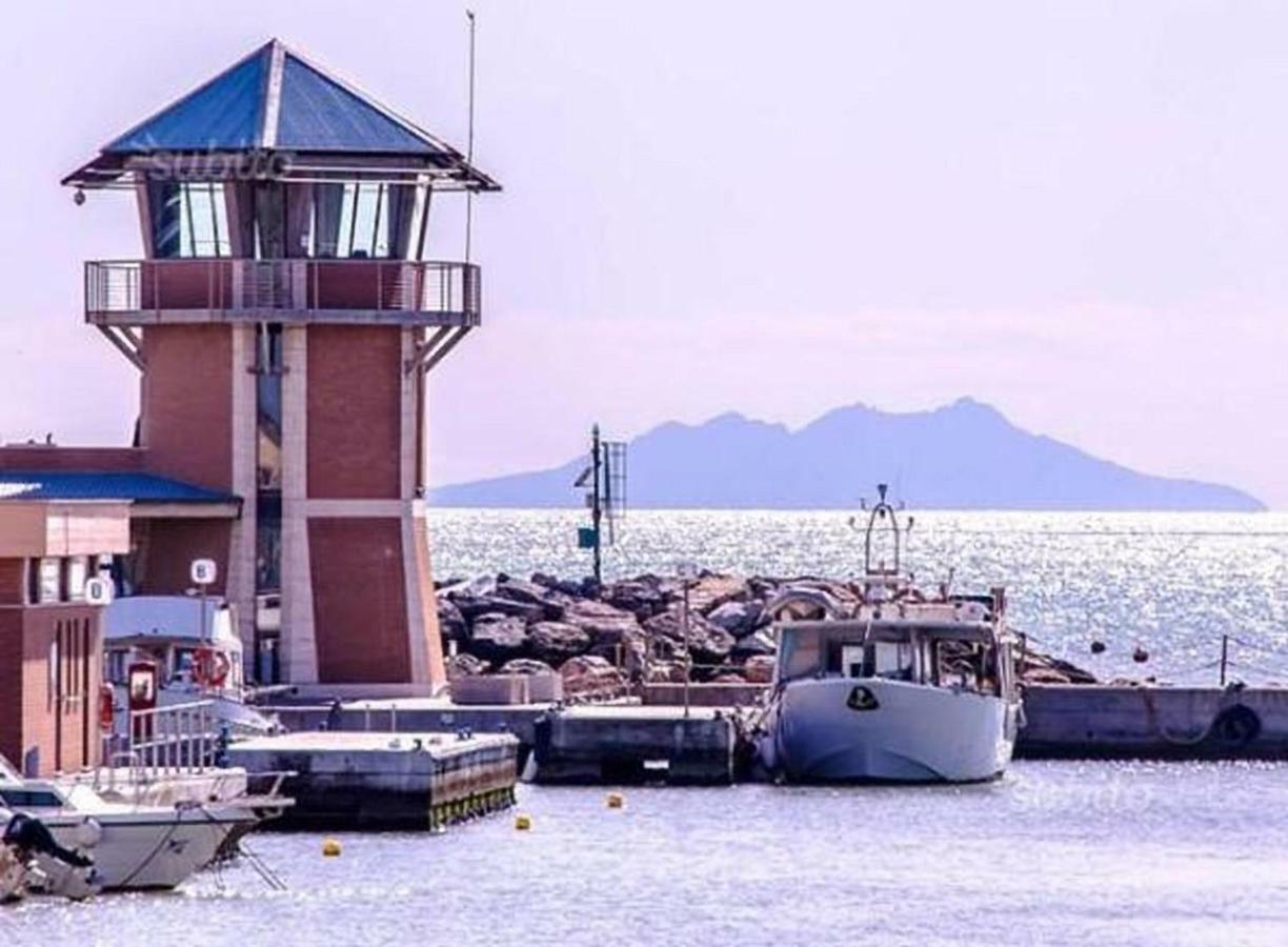 Yacht Suite Marina Di Grosseto Bagian luar foto