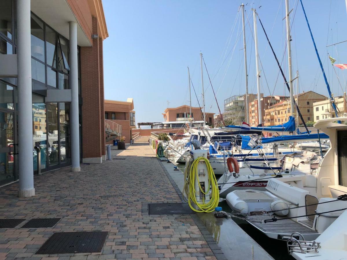 Yacht Suite Marina Di Grosseto Bagian luar foto