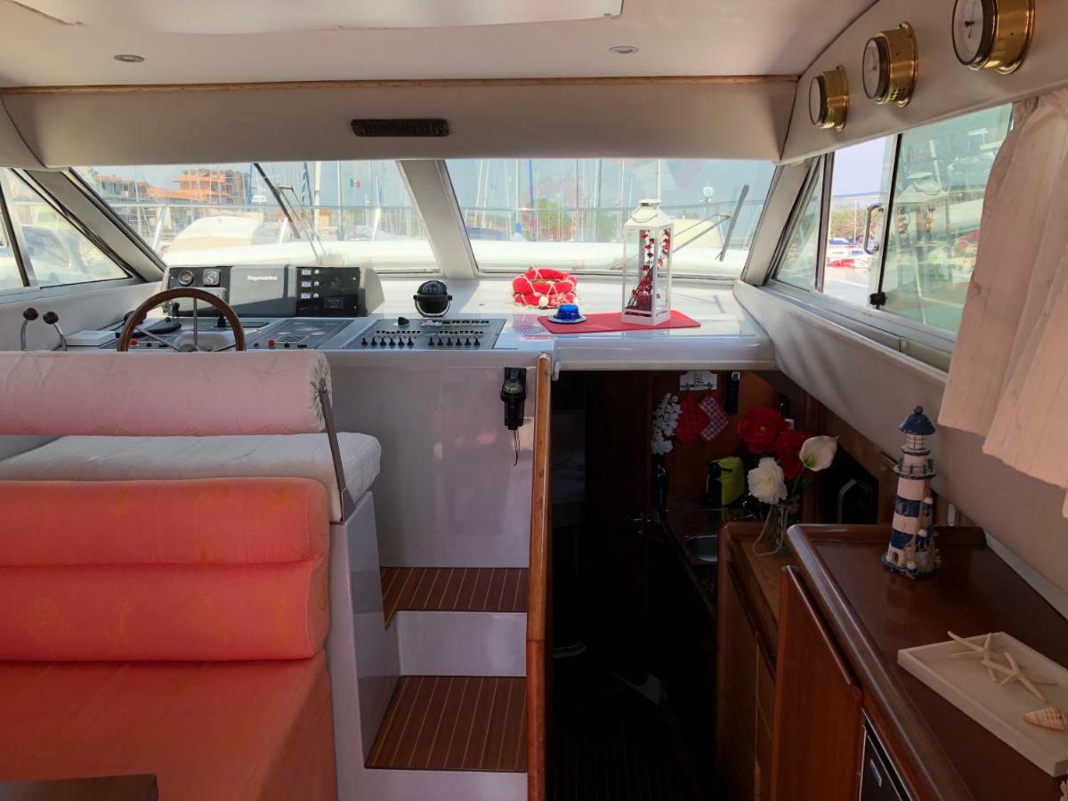 Yacht Suite Marina Di Grosseto Bagian luar foto